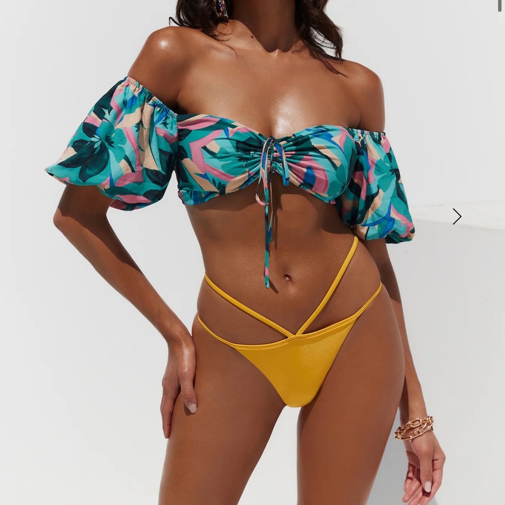 NWT HELLO MOLLY TROPICANA HEART CROP BLUE